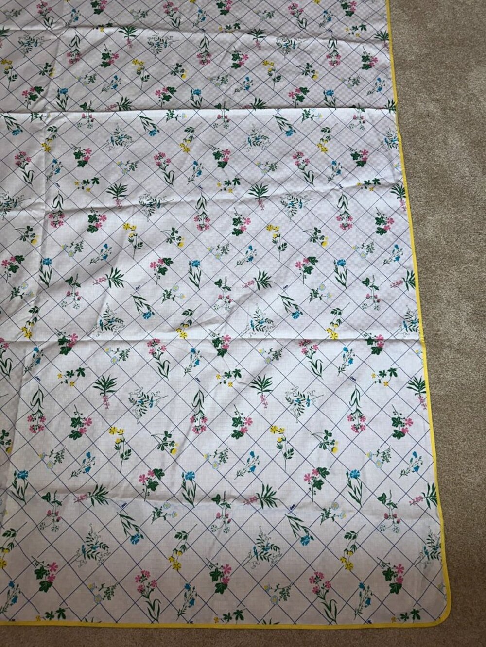 Vintage 50s Mid Century Modern Floral Tablecloth Rectangle Yellow MCM Farmhouse - Picture 5 of 6
